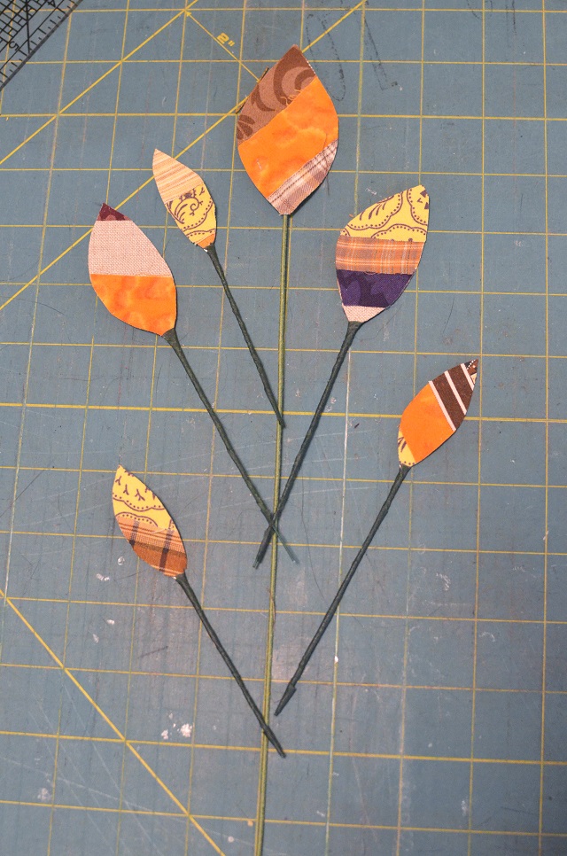 DIY no-sew scrap fabric leaves that hold their shape