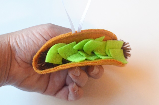 Felt Taco Christmas Ornament - TUTORIAL