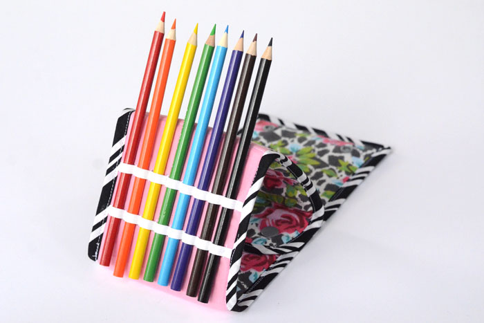 Pencil Holder Easel Pouch - stand up pencil pouch tutorial