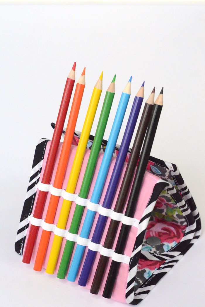 Pencil Holder Easel Pouch - stand up pencil pouch tutorial