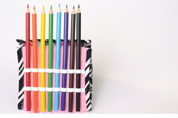 Pencil Holder Easel Pouch - stand up pencil pouch tutorial