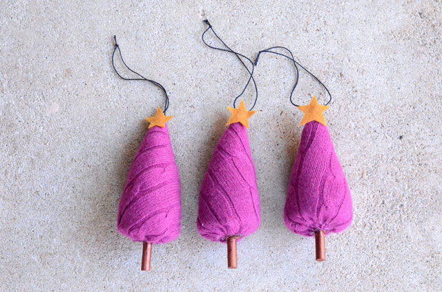 Upcycled Sweater Christmas Tree Ornaments - Free Pattern #Christmasornament #diytutorial #recycledcrafts