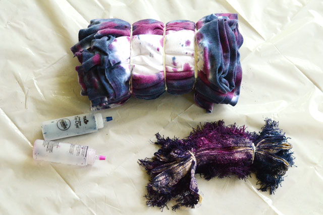 Easy Fringed Tie Dye Beach Blanket Tutorial