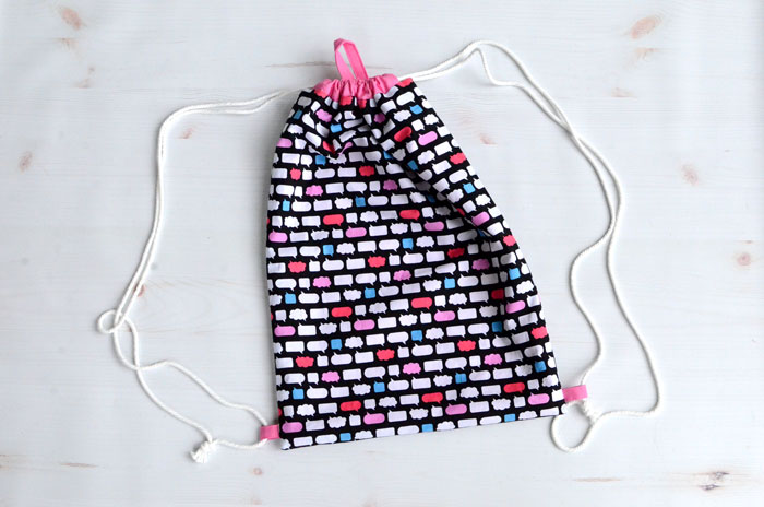 Beginner sewing projects: Quick and easy things to sew - drawstring backpack 