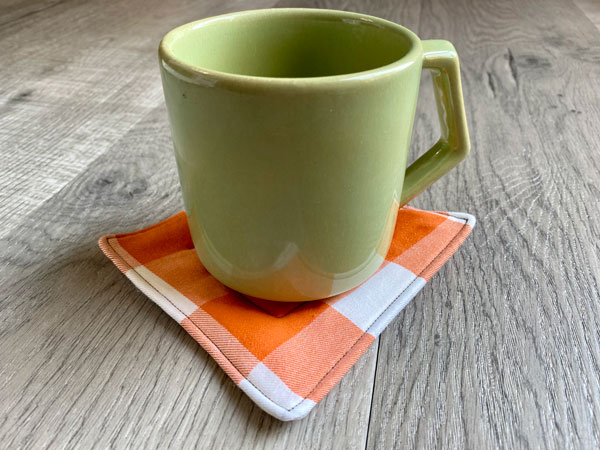 Easy fabric coasters by Beginner Sewing Projects