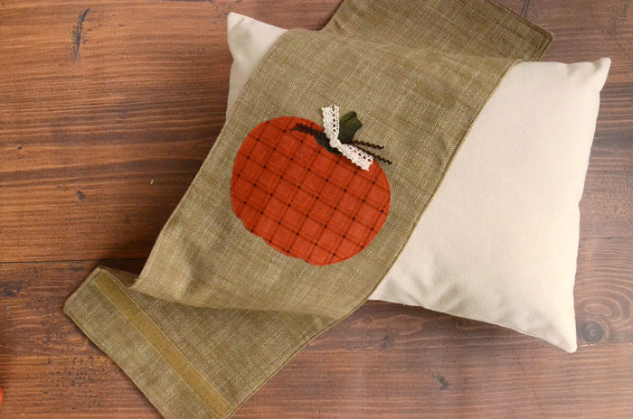 DIY Fall Pillow with Pumpkin Applique Pillow Wrap