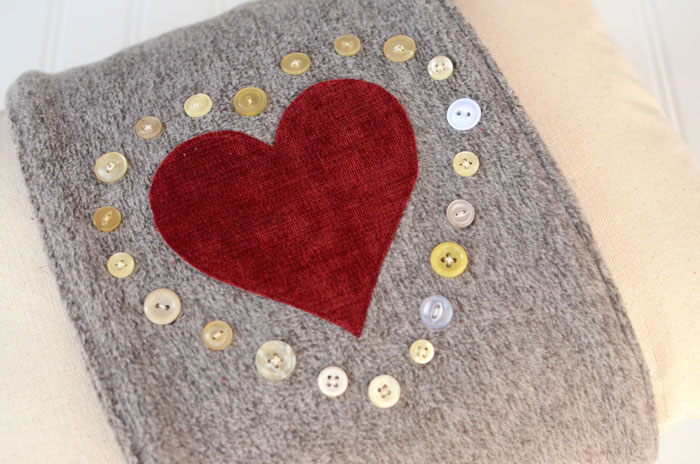 Button Heart Valentine Pillow Wrap – Sewing Tutorial