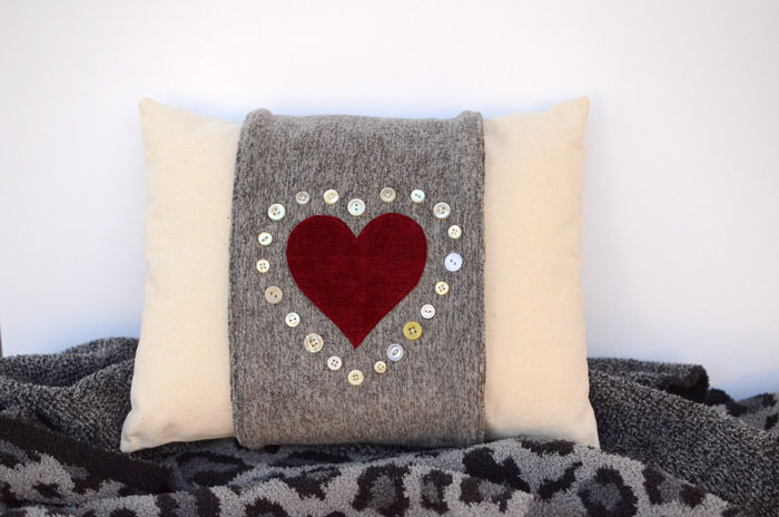 Button Heart Valentine Pillow Wrap – Sewing Tutorial