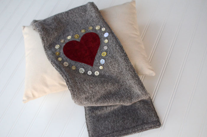 Button Heart Valentine Pillow Wrap – Sewing Tutorial